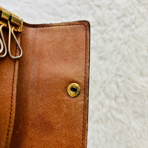 Louis Vuitton Monogram Leather Vintage 4 Hooks Key Holder - Picture 16 of 16